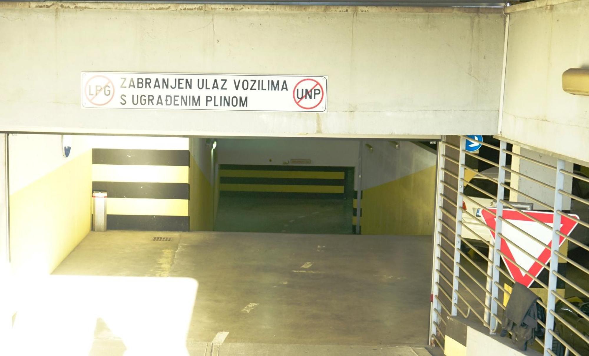 Bura2 , With Private Parking In The Garage Split Exterior foto